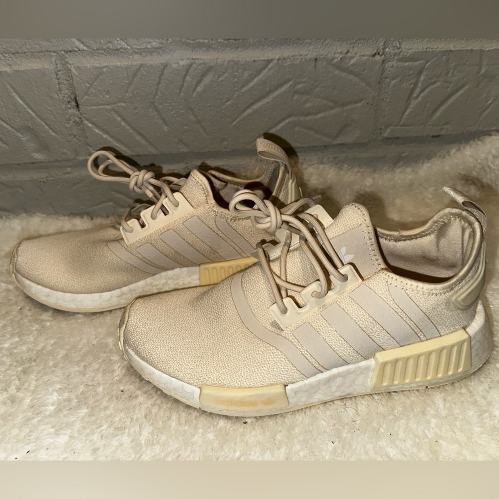New Adidas NMD R1 Wonder White Sneakers Size 38 - Picture 3 of 8